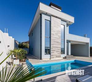 Дом 220м&sup2;, 2-этажный, участок 4 сот.  