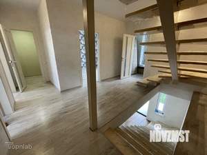 Дом 212м&sup2;, 3-этажный, участок 4 сот.  