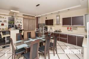 Дом 807м&sup2;, 3-этажный, участок 6 сот.  