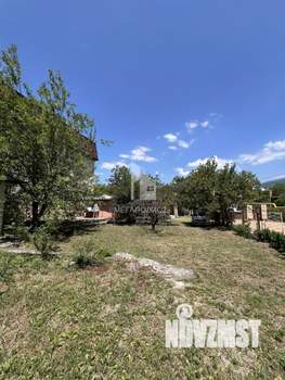 Дом 200м&sup2;, 3-этажный, участок 10 сот.  