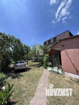 Дом 200м&sup2;, 3-этажный, участок 10 сот.  