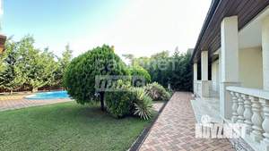 Дом 320м&sup2;, 2-этажный, участок 9 сот.  