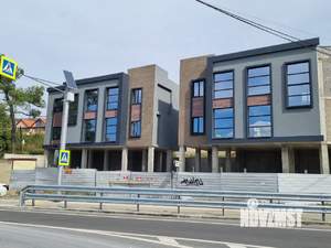 Дом 338м&sup2;, 3-этажный, участок 4 сот.  