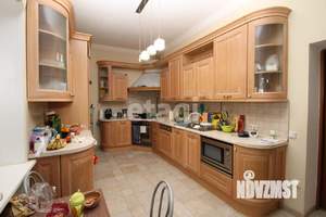 Дом 516м&sup2;, 3-этажный, участок 8 сот.  