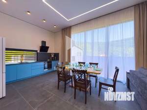 Дом 600м&sup2;, 1-этажный, участок 6 сот.  