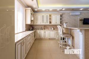 Дом 260м², 2-этажный, участок 4 сот.  