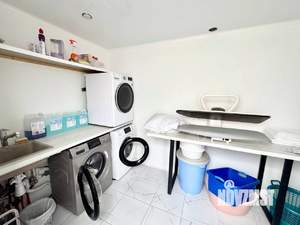 Дом 182м&sup2;, 3-этажный, участок 10 сот.  