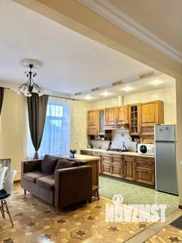 Дом 438м&sup2;, 3-этажный, участок 10 сот.  