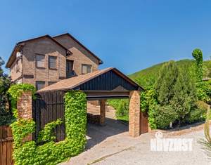 Дом 370м&sup2;, 3-этажный, участок 8 сот.  