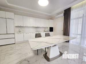 Дом 181м&sup2;, 2-этажный, участок 5 сот.  