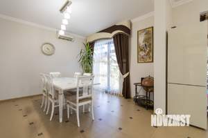 Дом 287м&sup2;, 3-этажный, участок 4 сот.  