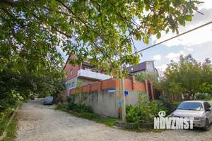 Дом 400м&sup2;, 2-этажный, участок 5 сот.  