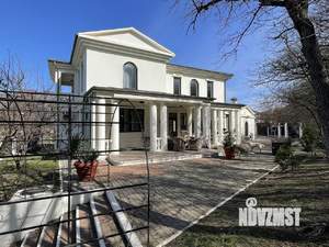 Дом 296м&sup2;, 2-этажный, участок 5 сот.  