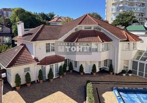 Дом 651м&sup2;, 3-этажный, участок 15 сот.  