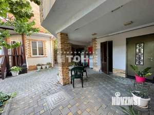 Коттедж 600м&sup2;, 3-этажный, участок 3 сот.  