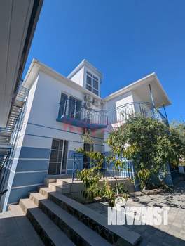 Дом 377м&sup2;, 3-этажный, участок 6 сот.  