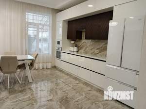 Дом 212м&sup2;, 3-этажный, участок 3 сот.  