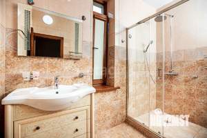 Дом 346м&sup2;, 3-этажный, участок 910 сот.  