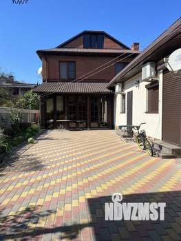 Дом 180м&sup2;, 2-этажный, участок 4 сот.  