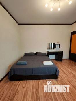 Дом 313м&sup2;, 3-этажный, участок 5 сот.  