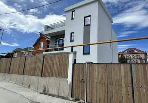 Дом 240м&sup2;, 3-этажный, участок 4 сот.  