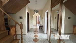 Дом 284м&sup2;, 3-этажный, участок 4 сот.  