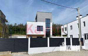 Коттедж 224м², 3-этажный, участок 4 сот.  