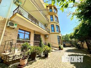 Дом 933м&sup2;, 2-этажный, участок 7 сот.  