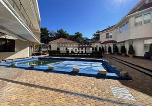 Дом 651м&sup2;, 3-этажный, участок 15 сот.  