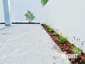 Дом 220м&sup2;, 2-этажный, участок 4 сот.  