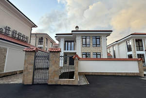 Дом 350м&sup2;, 3-этажный, участок 4 сот.  