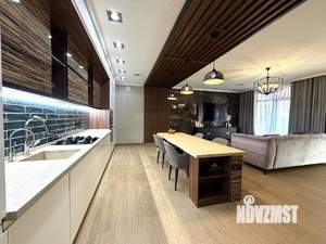 Дом 237м&sup2;, 3-этажный, участок 10 сот.  