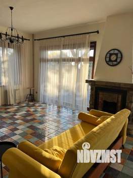 Дом 300м&sup2;, 3-этажный, участок 16 сот.  