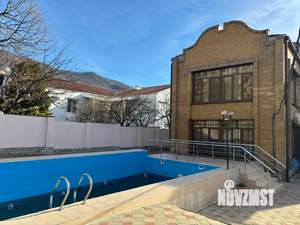 Дом 674м&sup2;, 3-этажный, участок 10 сот.  