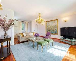 Дом 180м&sup2;, 2-этажный, участок 9 сот.  