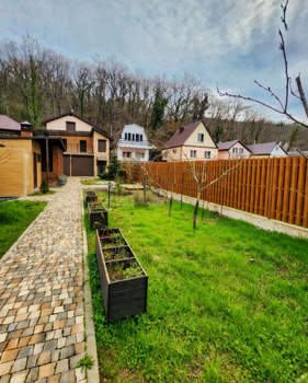 Дом 186м&sup2;, 3-этажный, участок 4 сот.  