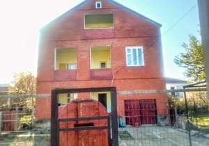 Дом 244м², 3-этажный, участок 5 сот.  