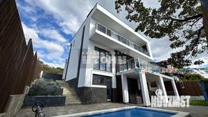 Коттедж 265м², 2-этажный, участок 4 сот.  