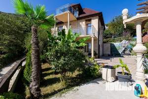 Дом 146м&sup2;, 3-этажный, участок 4 сот.  