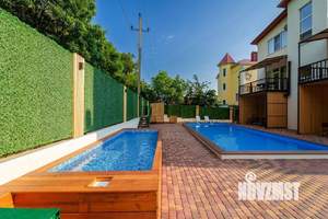 Дом 325м&sup2;, 3-этажный, участок 10 сот.  