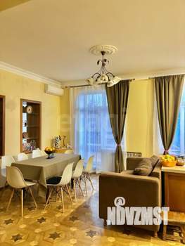 Дом 438м&sup2;, 3-этажный, участок 10 сот.  