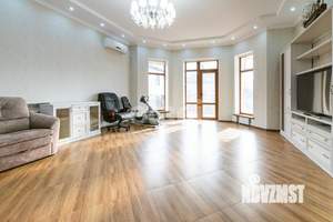 Дом 381м&sup2;, 3-этажный, участок 13 сот.  