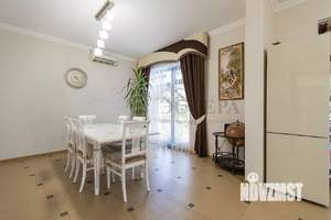 Дом 280м², 3-этажный, участок 4 сот.  
