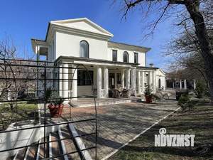 Дом 296м&sup2;, 2-этажный, участок 5 сот.  