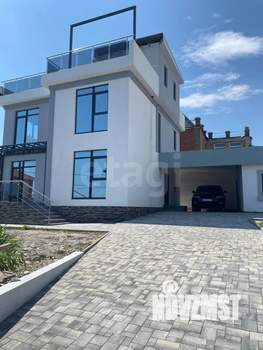 Дом 330м&sup2;, 3-этажный, участок 4 сот.  