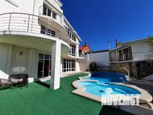 Дом 450м&sup2;, 3-этажный, участок 6 сот.  