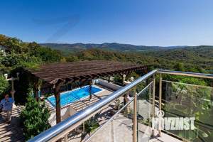 Дом 146м&sup2;, 3-этажный, участок 4 сот.  