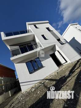 Дом 240м&sup2;, 3-этажный, участок 4 сот.  