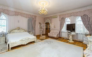 Дом 556м², 3-этажный, участок 10 сот.  