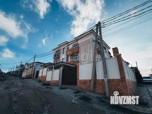 Дом 175м&sup2;, 3-этажный, участок 200 сот.  